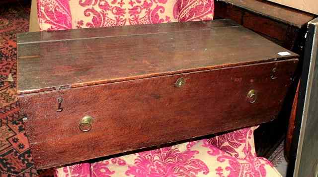 Appraisal: AN ANTIQUE OAK STAGECOACH BOX with hinged rising lid and