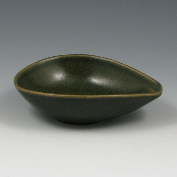 Appraisal: Roseville Raymor fruit bowl in avocado green Marked raymor by