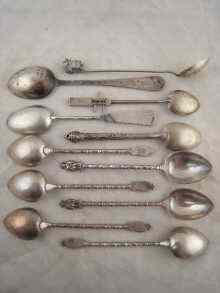 Appraisal: A set of six Chinese silver teaspoons marked HW with