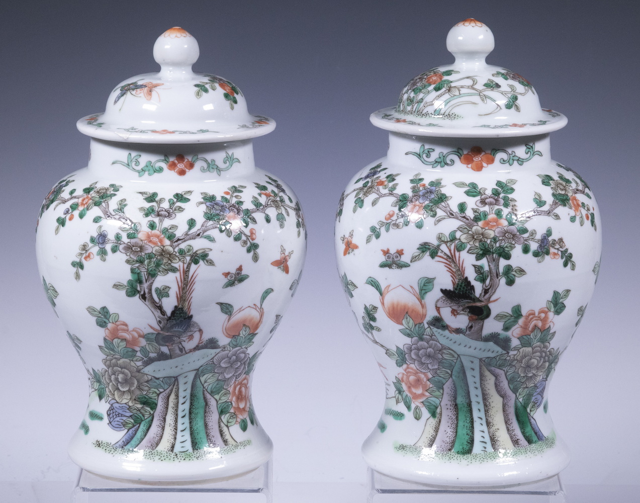 Appraisal: PR CHINESE FAMILLE VERTE LIDDED JARS Pair of th c