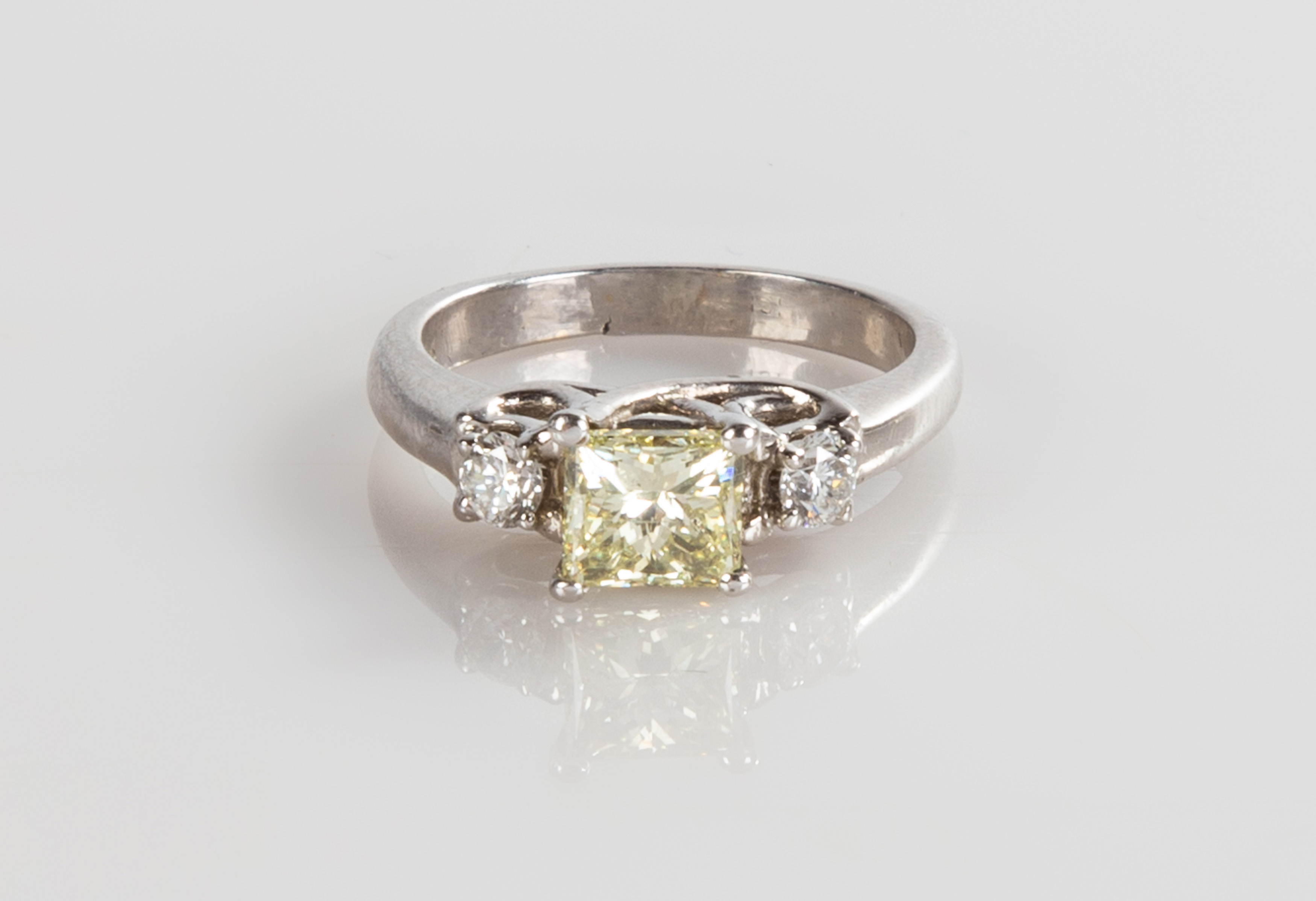 Appraisal: K GOLD AND DIAMOND RING Center diamond is princess cut