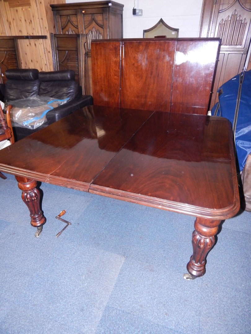 Appraisal: A Victorian mahogany wind-out dining table with three additional leaves