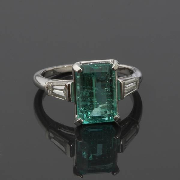 Appraisal: An emerald and diamond ring mounted in platinum