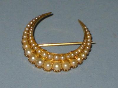 Appraisal: A VICTORIAN PEARL BROOCH modelled as a crescent set with