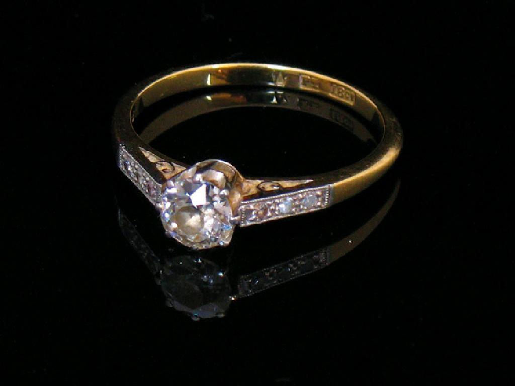 Appraisal: A DIAMOND SOLITAIRE DRESS RING the central round-cut diamond c