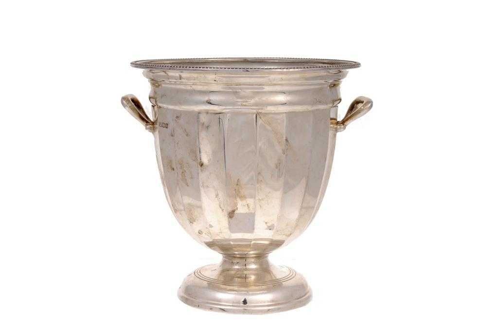 Appraisal: A GEORGE V ICE BUCKET of faceted form with loop