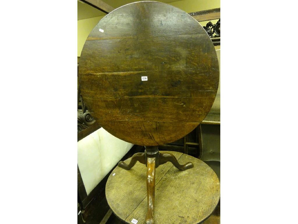 Appraisal: A Georgian oak snap top occasional table of circular form