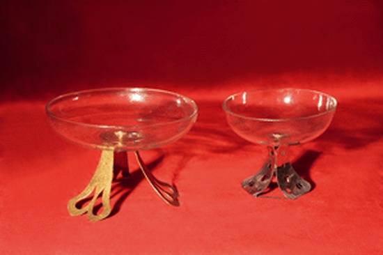 Appraisal: FISH BOWLS Two production fish bowls both with folding legs