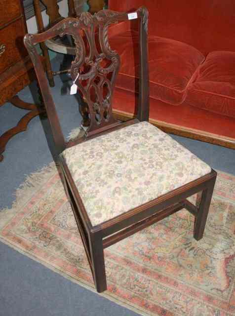 Appraisal: A GEORGE III MAHOGANY DINING CHAIR the vase shaped splat