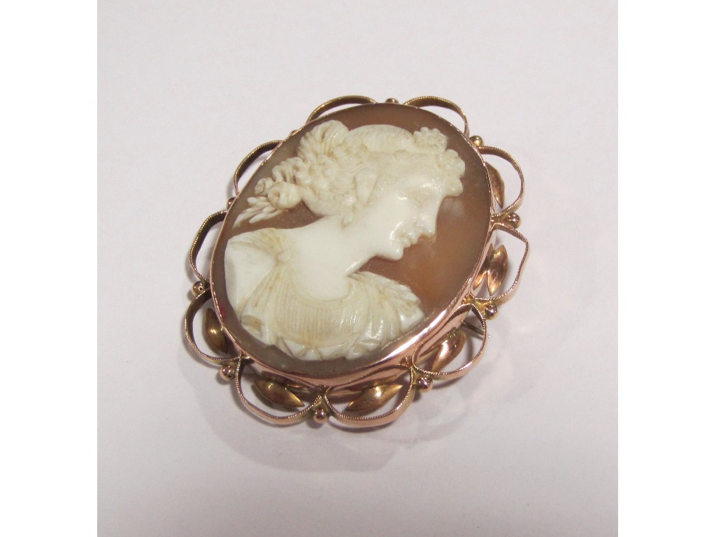 Appraisal: Nine carat gold mounted cameo brooch