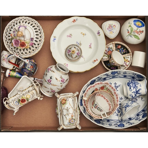 Appraisal: A set of three Meissen plates painted with scattered flowers