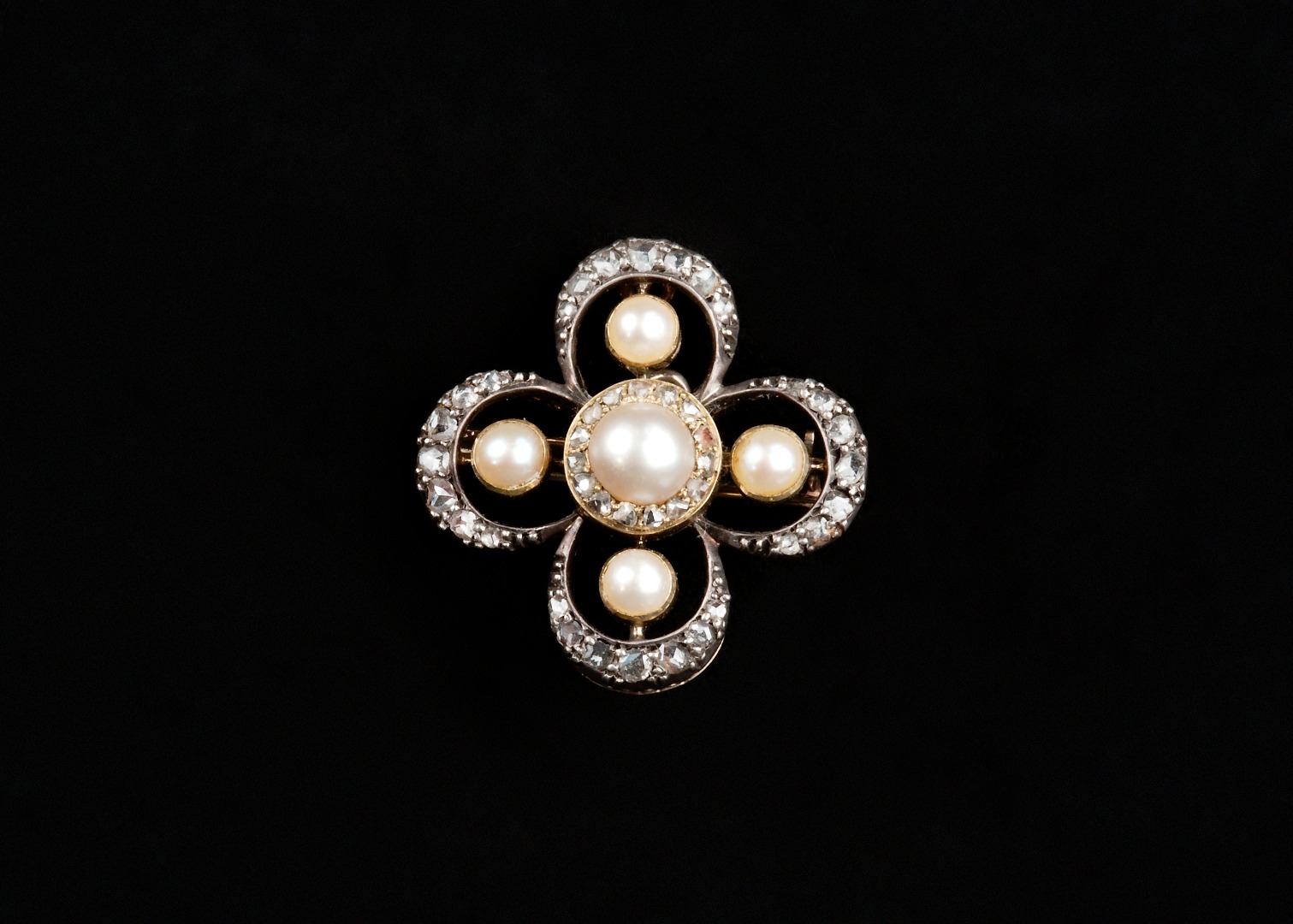 Appraisal: A gold backed and silver fronted rose diamond and cultured