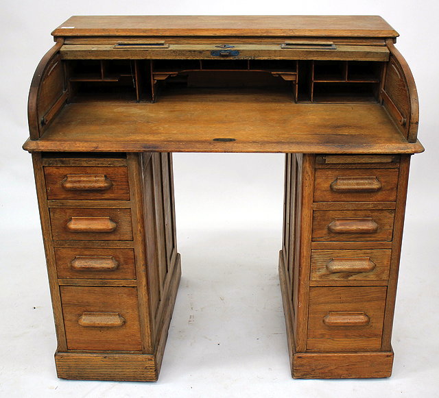 Appraisal: AN OAK ROLL TOP PEDESTAL DESK cm wide