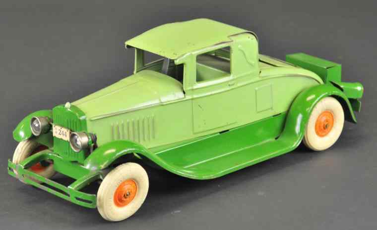 Appraisal: KINGSBURY COUPE painted in light green body apple green fenders