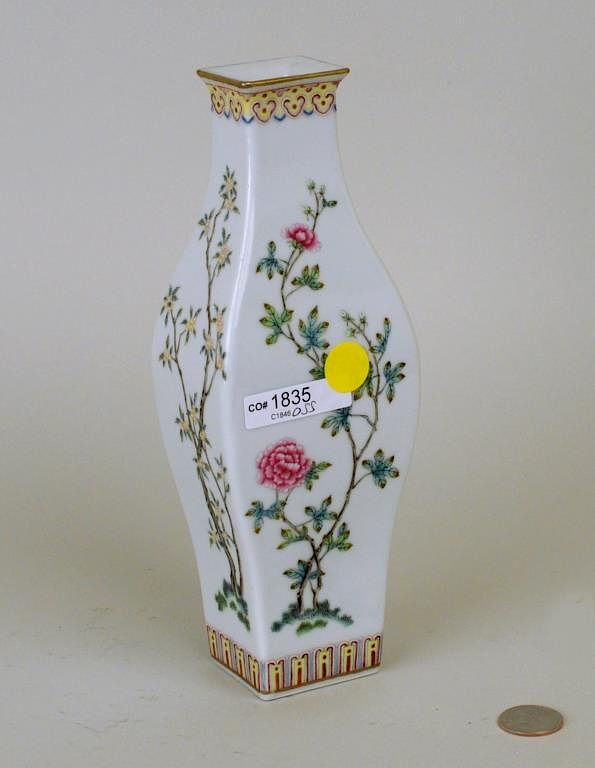 Appraisal: Chinese Porcelain Famille Rose Vase Chinese porcelain famille rose vase