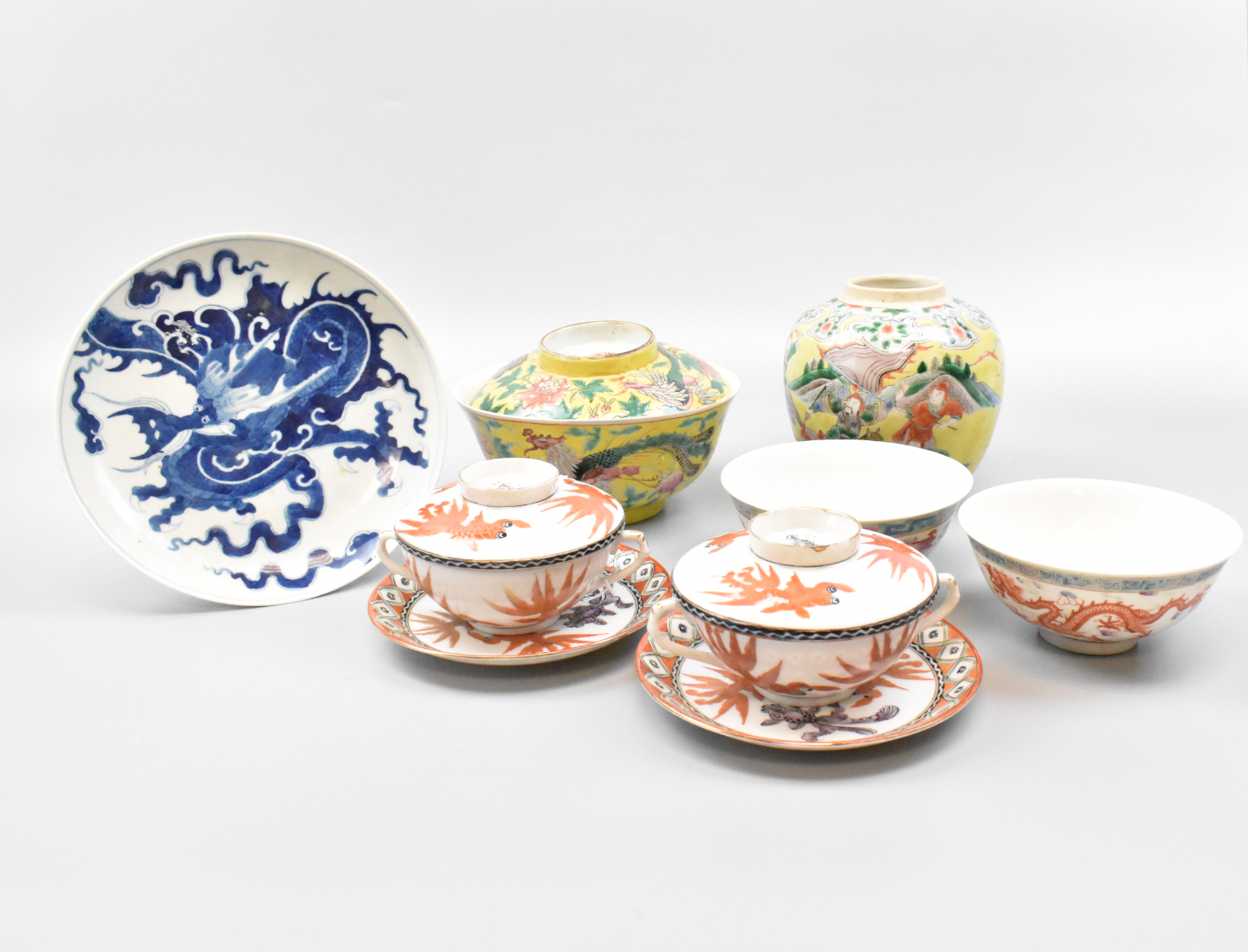 Appraisal: group of Chinese porcelain pieces including pair of famille rose