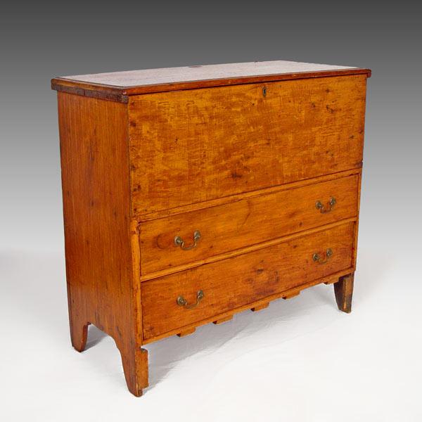 Appraisal: TH CENTURY NEW YORK DRAWER LIFT TOP MULE CHEST Single