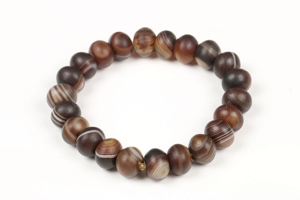 Appraisal: BANDED AGATE STONE BEAD BRACELET Comprised a strand of banded