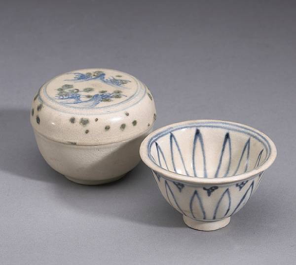 Appraisal: A group of twelve blue and white ceramics Late th