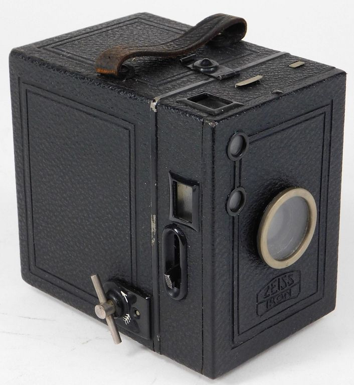 Appraisal: Zeiss Ikon Tengor Box Camera Zeiss Ikon Tengor Box Camera