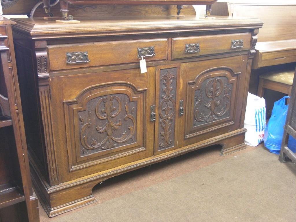 Appraisal: An Edwardian oak sideboard two frieze drawers above pair of