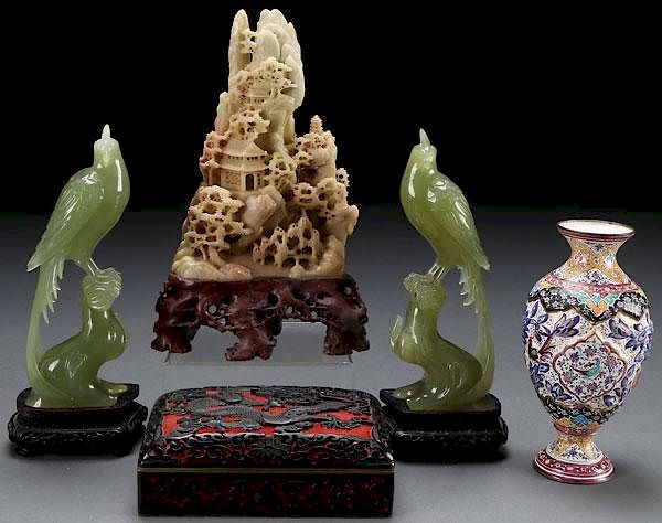 Appraisal: A FIVE PIECE GROUP OF CHINESE DECORATIVE ARTS A FIVE