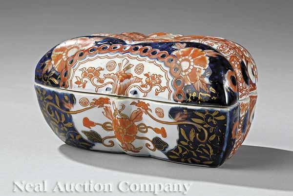 Appraisal: A Japanese Imari Porcelain Moth-Form Covered Box the lobed wings