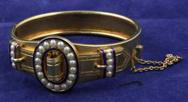 Appraisal: A ct gold bangle modelled as a belt set with