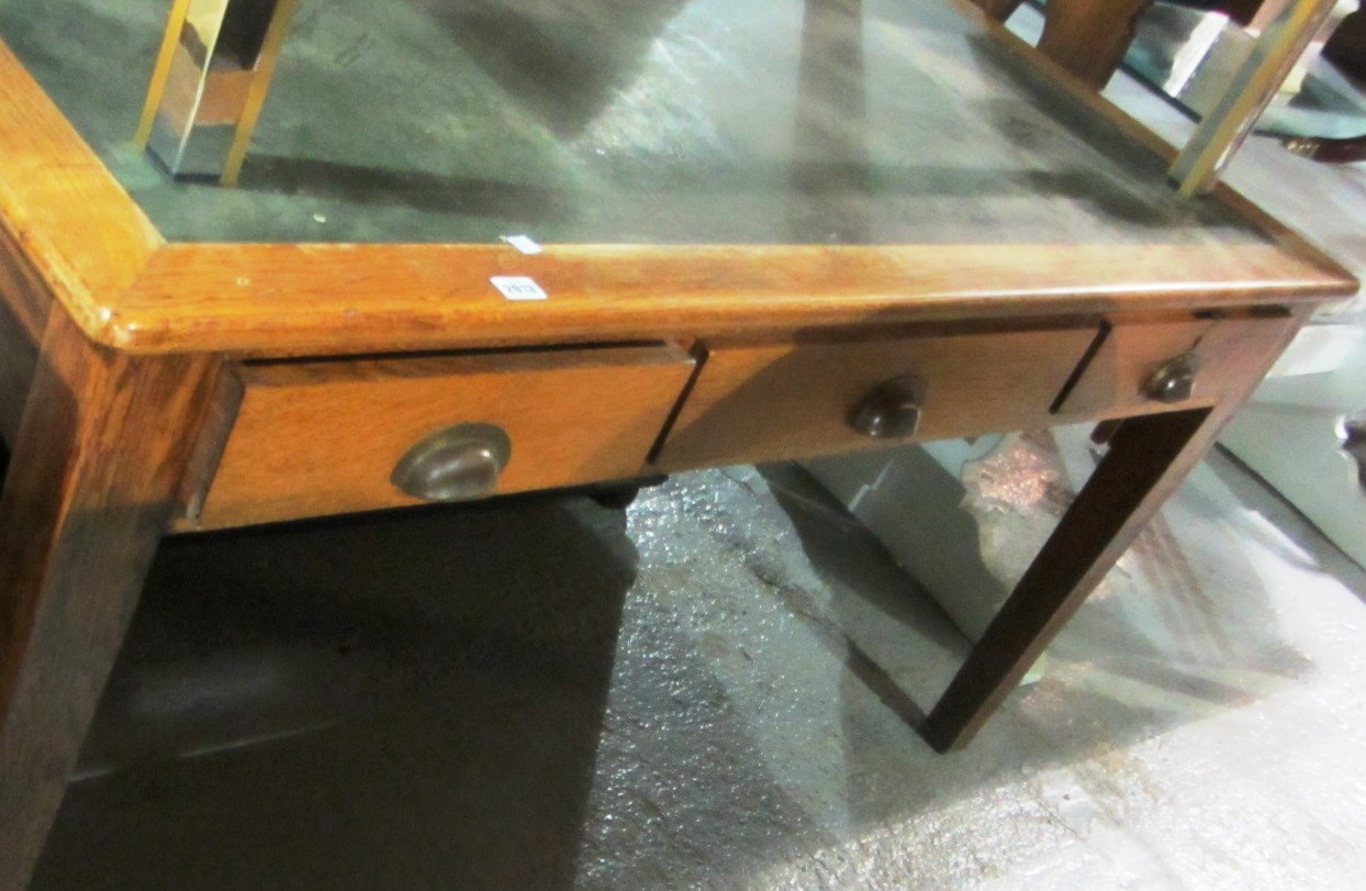 Appraisal: A th century oak writing table with green leather top