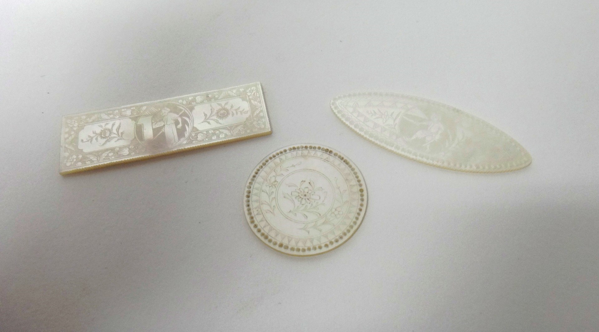 Appraisal: A large quantity of Chinese mother-of-pearl engraved gaming counters th