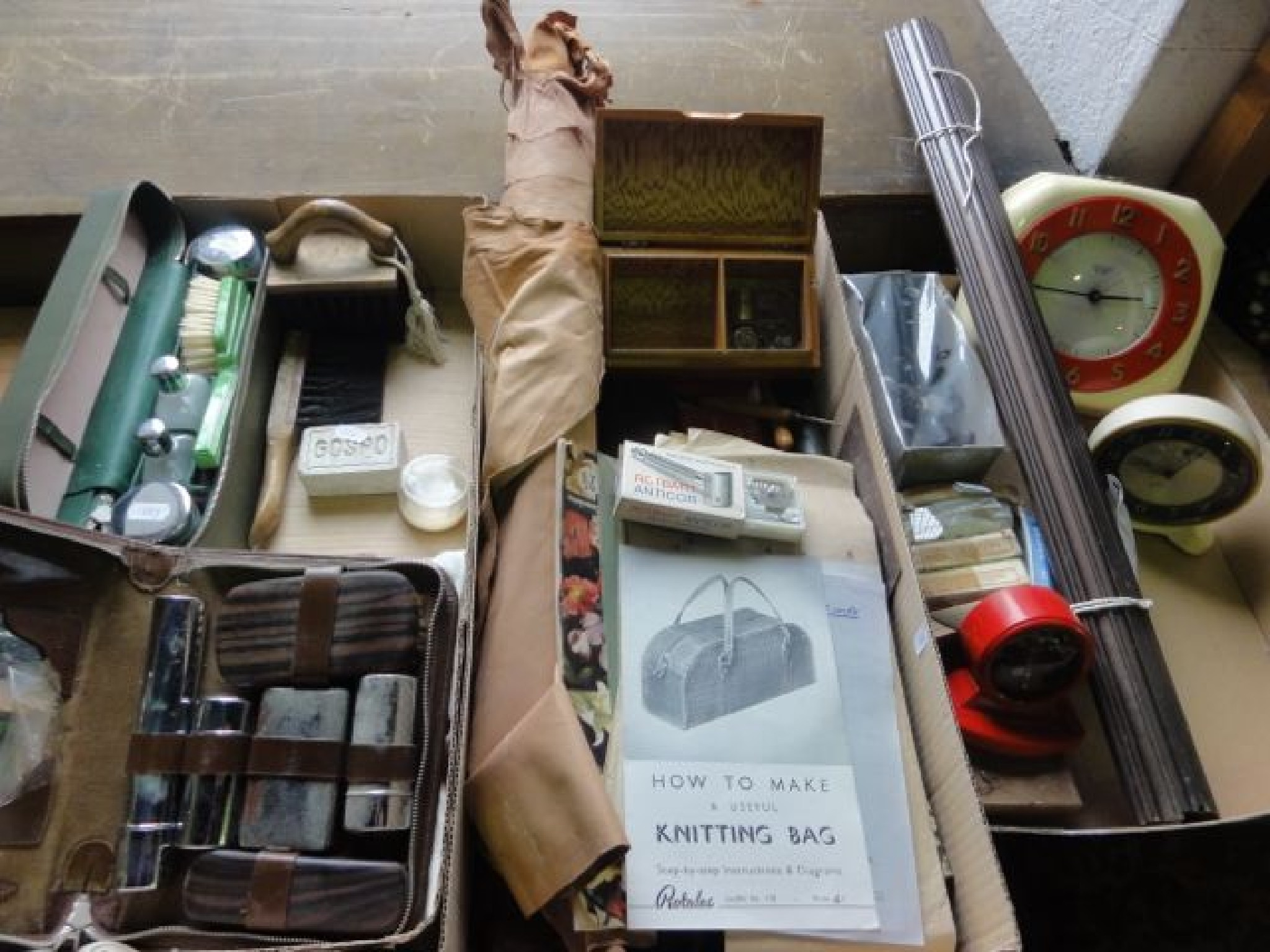 Appraisal: A box containing an assortment of glove making accessories to