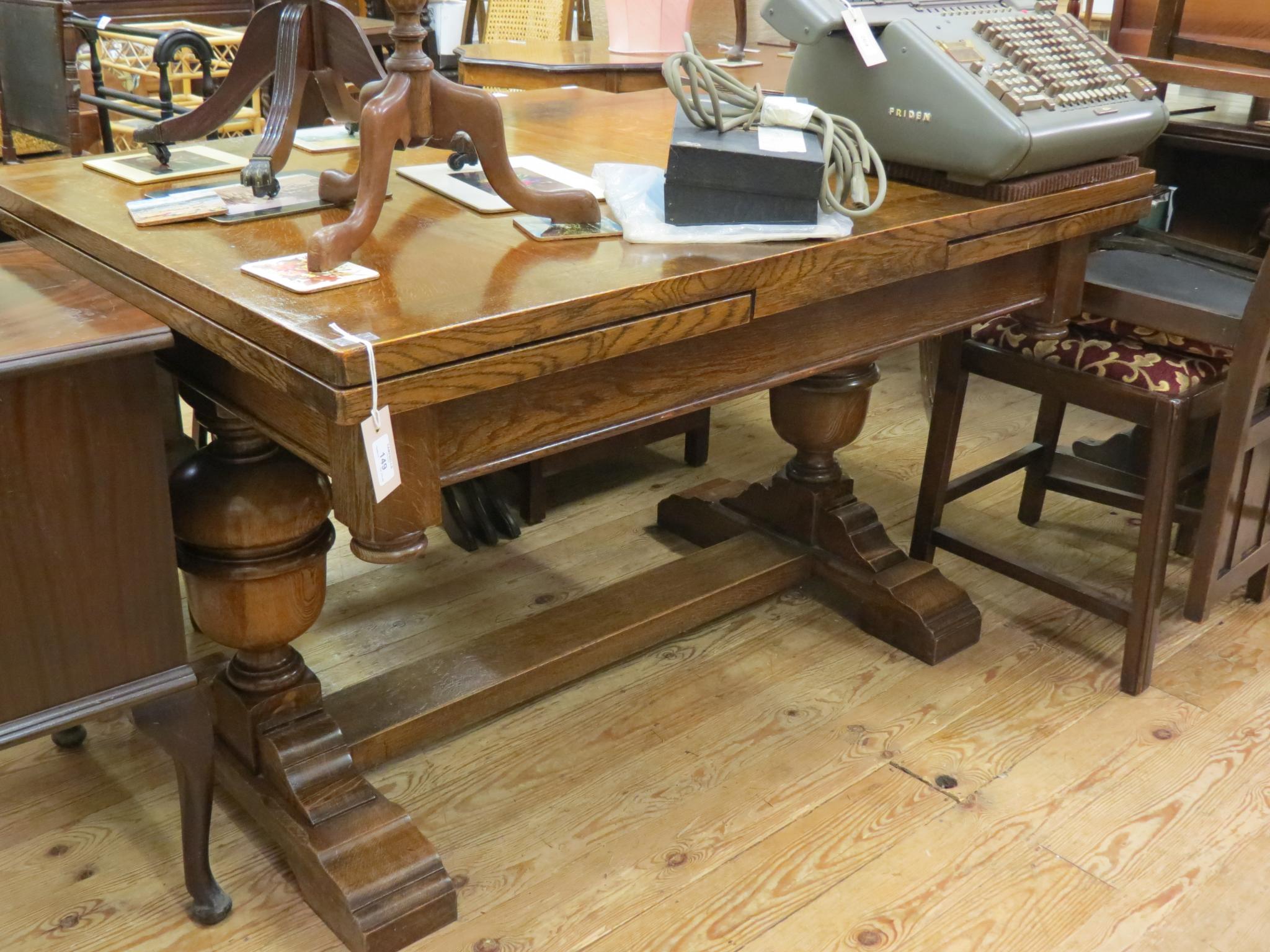 Appraisal: A good solid dark oak draw-leaf dining table on bulbous