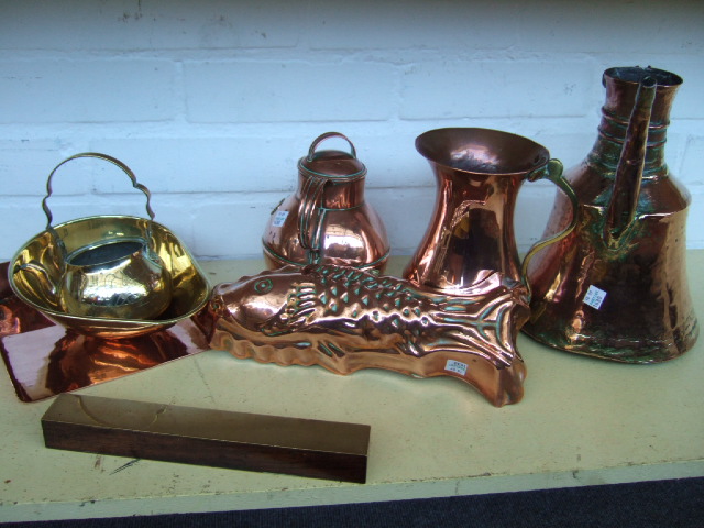 Appraisal: A quantity of copper and brass wares including a Middle