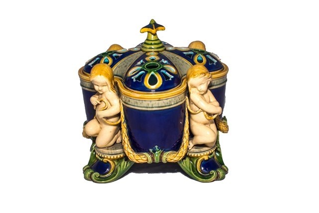 Appraisal: A Minton majolica pierced pot-pourri box and cover circa of