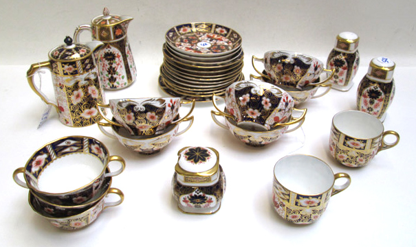 Appraisal: ROYAL CROWN DERBY FINE CHINA twenty-nine piece assembled set including