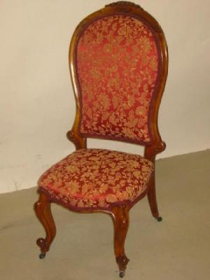 Appraisal: A VICTORIAN WALNUT FRAMED NURSING CHAIR of spoonback form upholstered