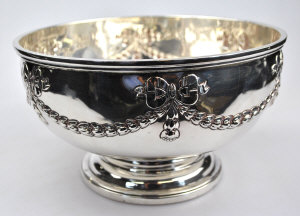 Appraisal: A Georgian silver rose bowl on stemmed circular foot with