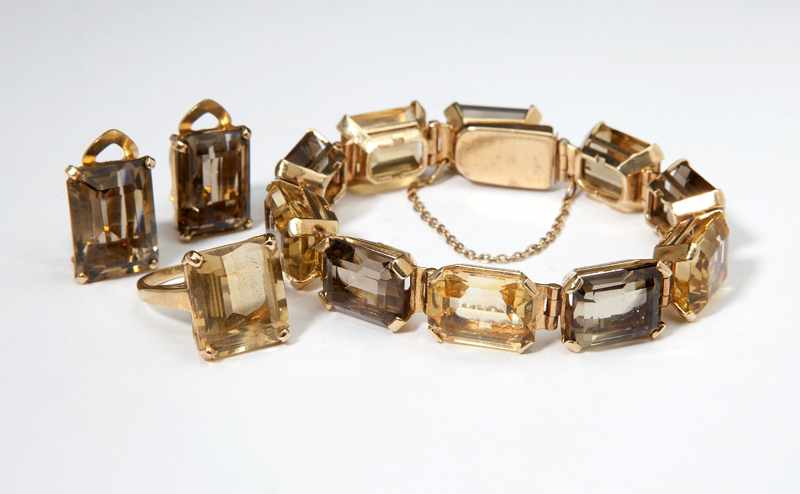 Appraisal: Circa K yellow gold comprising a bracelet K gold set