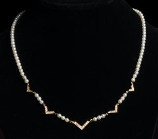 Appraisal: K Gold and Pearl Necklace Pearl necklace with pearls ranging