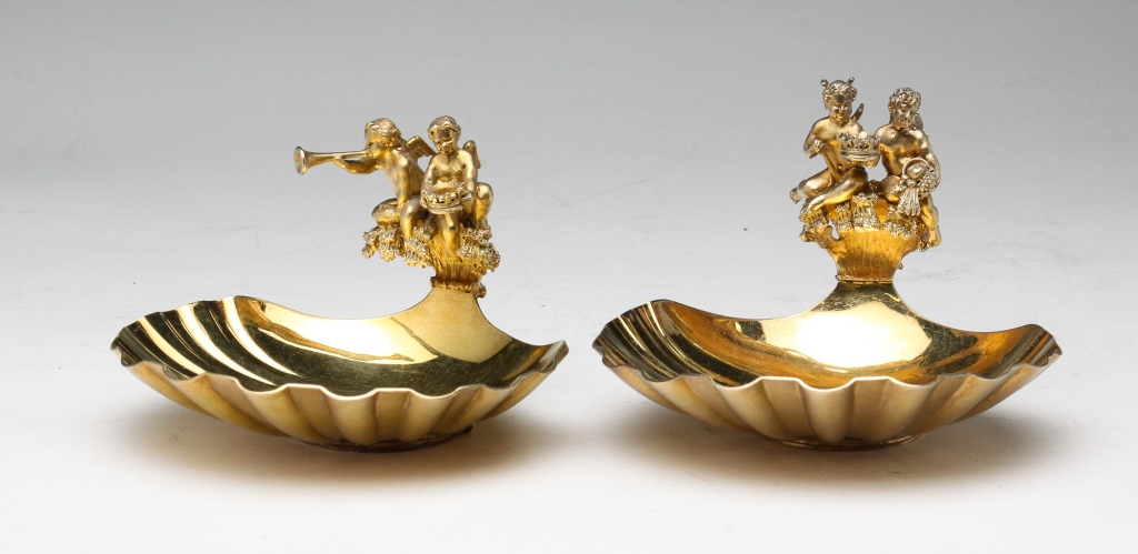 Appraisal: England fourth quarter th century Scalloped shell dishes with cherub