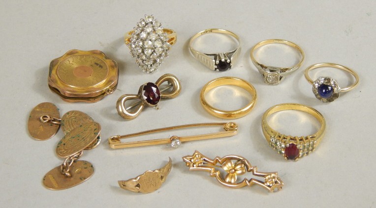 Appraisal: Various jewellery dress rings cluster ring solitaire ct gold cufflinks