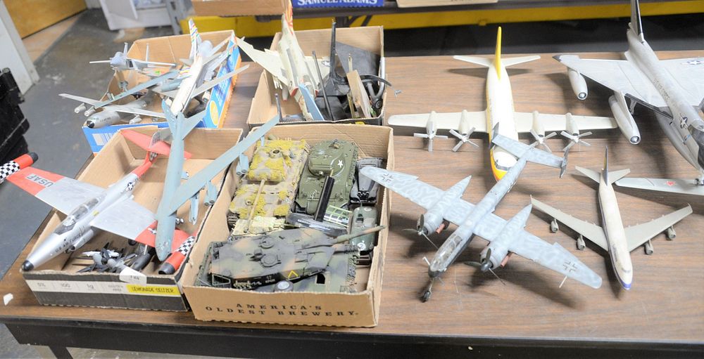 Appraisal: A Large Group of Model Airplanes and Tanks to include