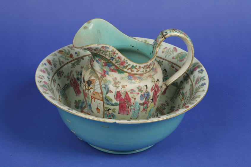 Appraisal: A CHINESE FAMILLE ROSE VERTE JUG AND BASIN enamelled in