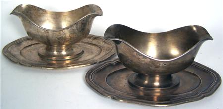 Appraisal: A pair of Continental double lip sauceboats the shaped oval