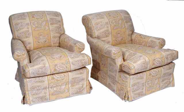 Appraisal: A PAIR OF MODERN GOOD QUALITY FLORAL UPHOLSTERED ARMCHAIRS