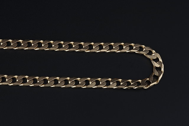 Appraisal: A CT GOLD CHAIN of flattened curb-link design length cm