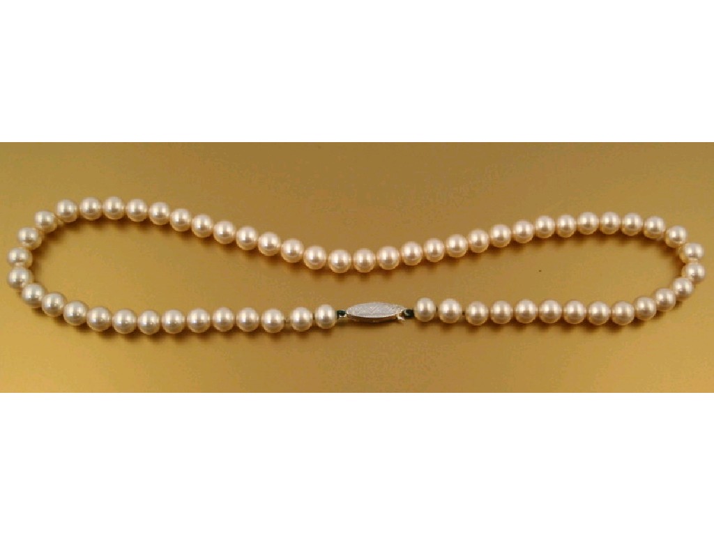 Appraisal: A string of pearl beads with clasp stamped