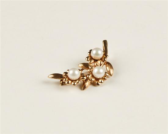 Appraisal: A Gold and Pearl Flower Brooch K tested yellow gold