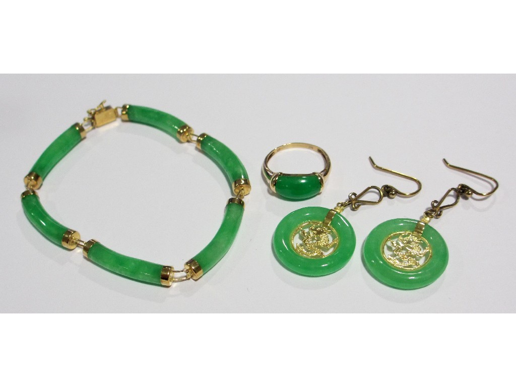 Appraisal: A suite of Chinese kt gold and jade jewels comprising