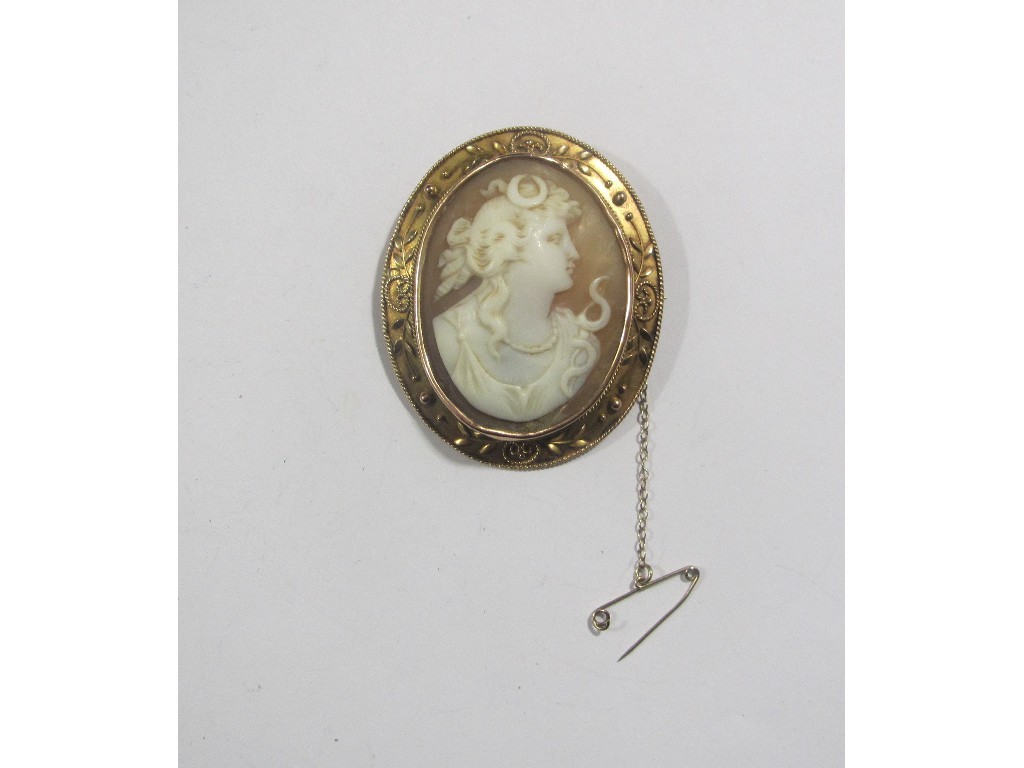 Appraisal: Victorian cameo depicting a maiden in profile with decorative ct